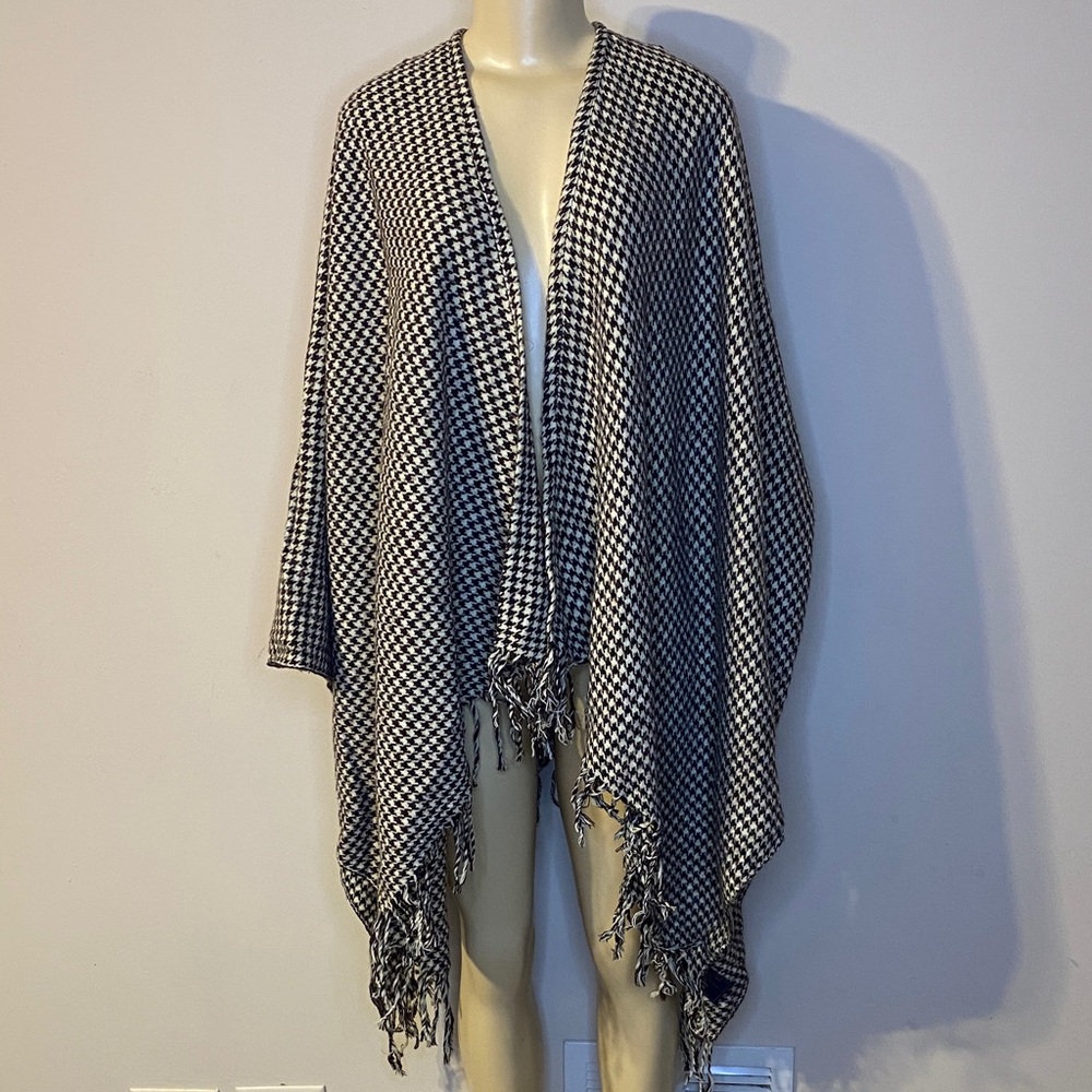 Brown and White Houndstooth Shawl